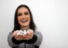 Jak odmłodzić zniszczone dłonie?