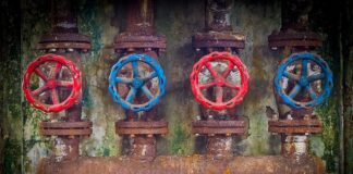 Czy woda utleniona wybieli zęby?