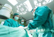 Czy operacja haluksów jest pod narkozą?