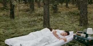 Dlaczego wieczorem trudniej wyciszyć myśli? Co dzieje się z mózgiem przed snem Dlaczego wieczorem trudniej wyciszyć myśli