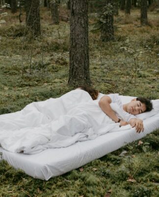 Dlaczego wieczorem trudniej wyciszyć myśli? Co dzieje się z mózgiem przed snem Dlaczego wieczorem trudniej wyciszyć myśli